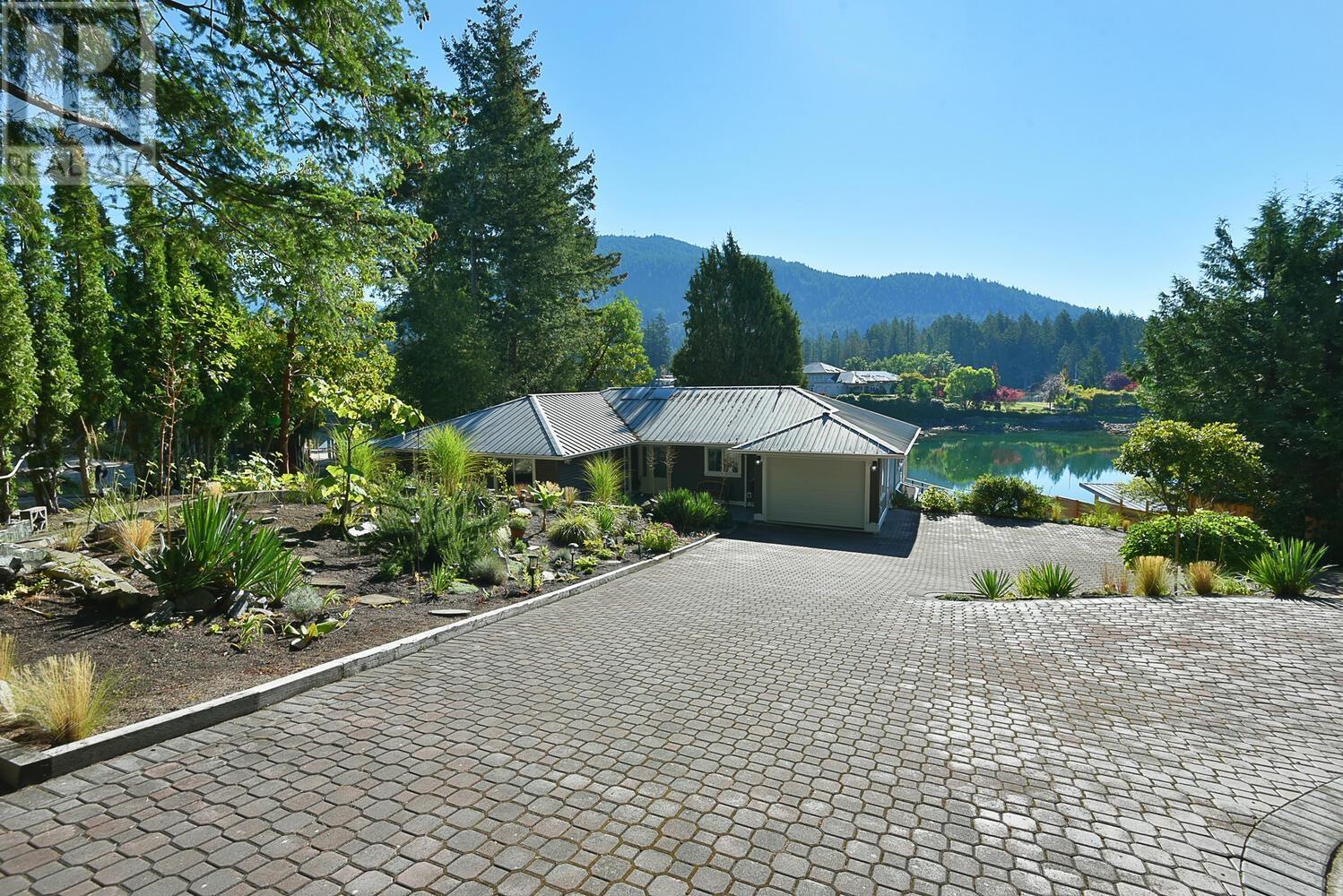 12828 Gilden Rd, Madeira Park, BC V0N 2H1