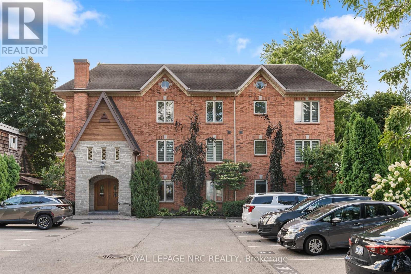 101 55 Main St, St. Catharines, ON L2N 4T8
