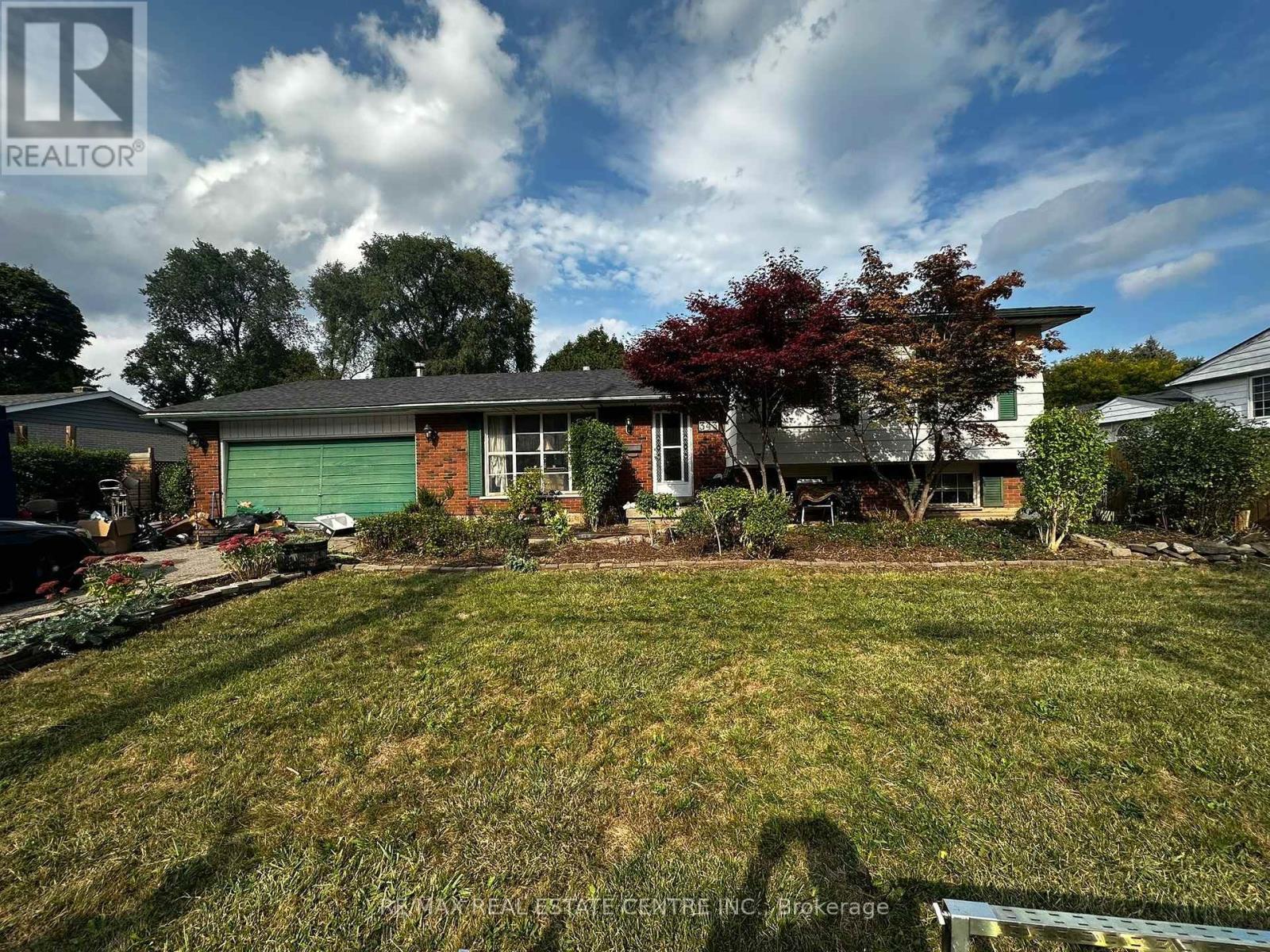 343 Bronte Rd, Oakville, ON L6L 3C8
