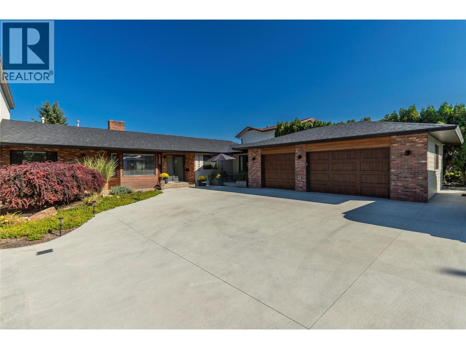 1420 Inkar Rd, Kelowna, BC V1Y 8H7