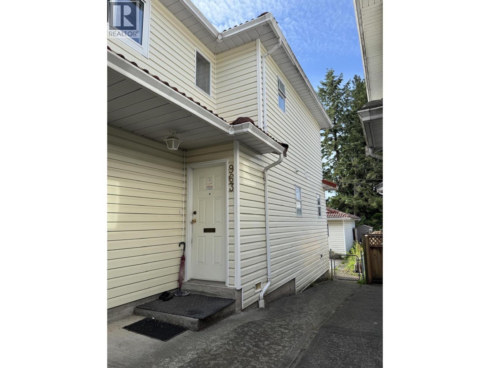 963 E 11th Ave, Vancouver, BC V5T 2E8