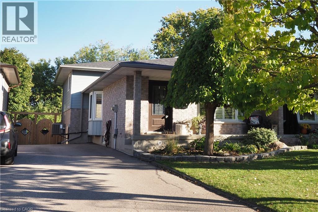 7 Caprice Ct, Kitchener, ON N2M 5M2