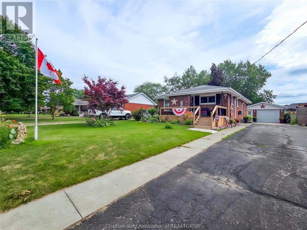 70 Dunvegan Dr, Chatham-Kent, ON N7M 4Z9