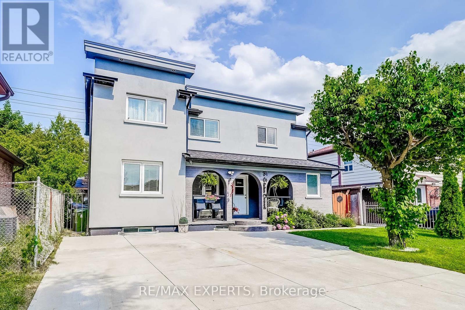 31 Shalom Cres, Toronto, ON M9V 4J3