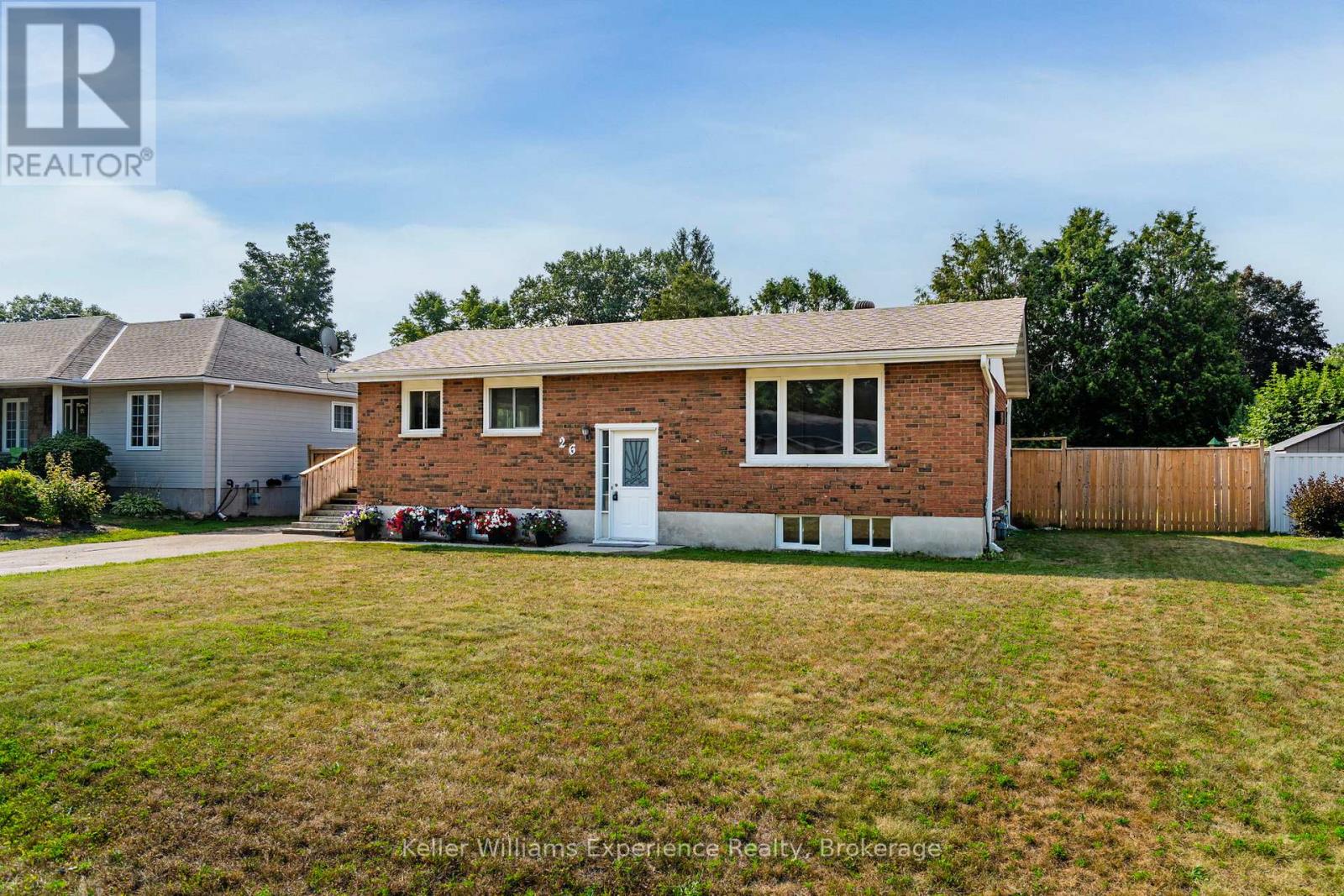 26 Richelieu St, Penetanguishene, ON L9M 1H3