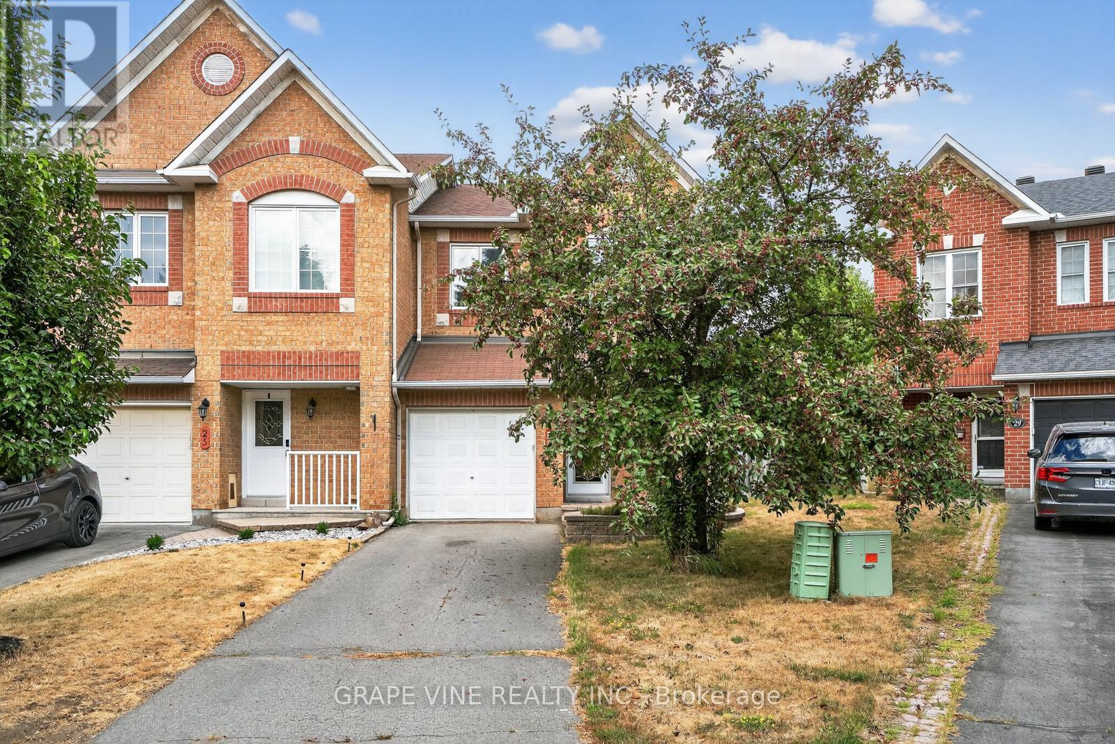 27 Flowertree Cres, Ottawa, ON K2M 2R8