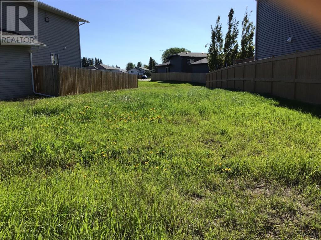 27 Prichard Dr, Whitecourt, AB T7S 0G3