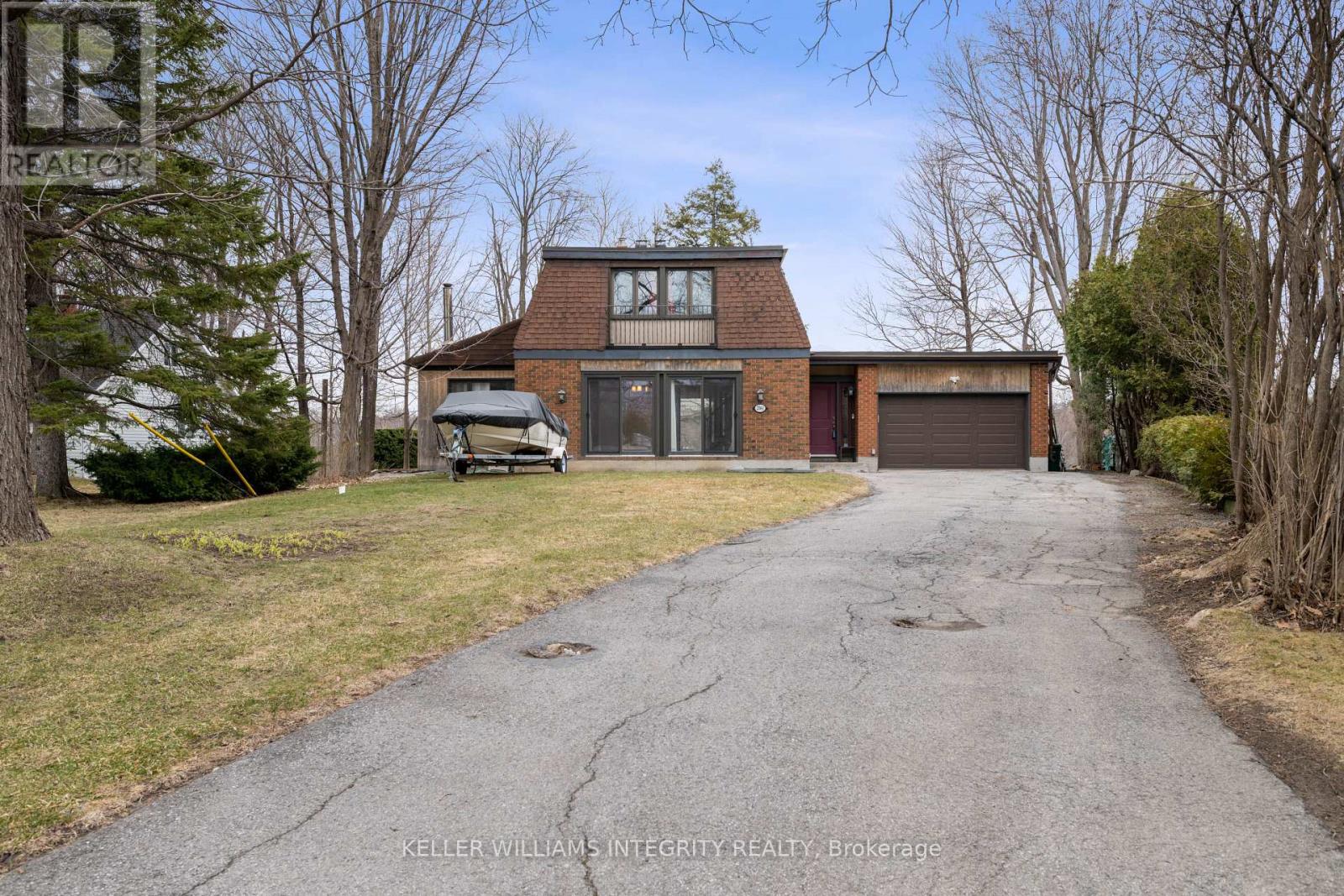2061 Prince Of Wales Dr S, Ottawa, ON K2E 7A4