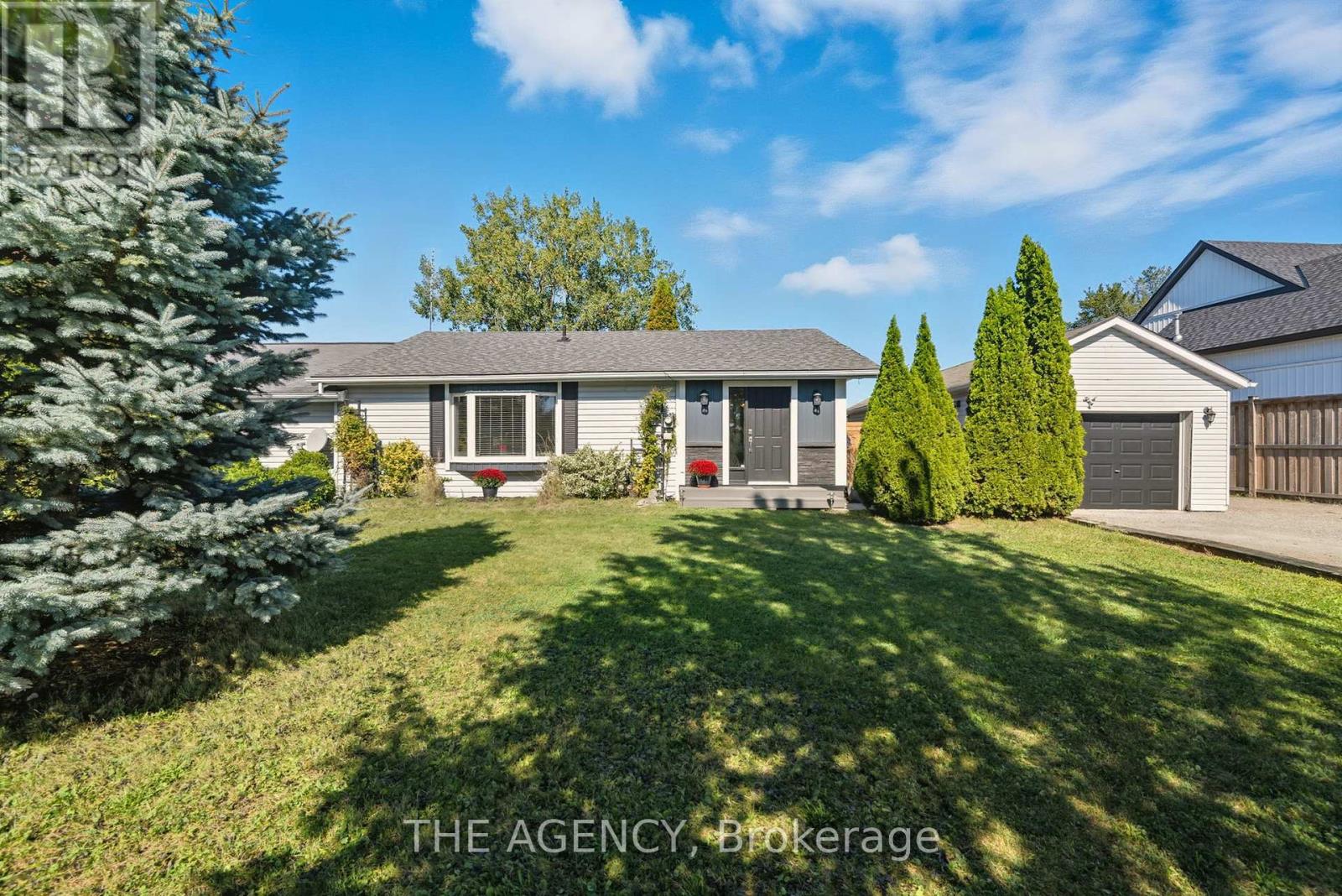 6359 Lyons Creek Rd, Niagara Falls, ON L2E 6S6