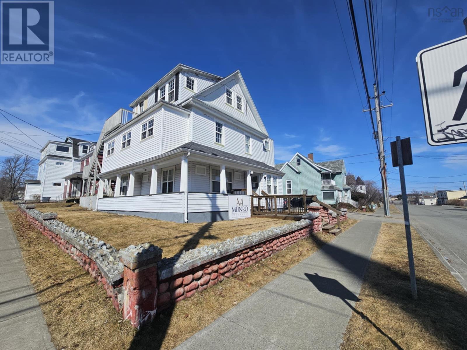 92 Pierce St, North Sydney, NS B2A 2W7