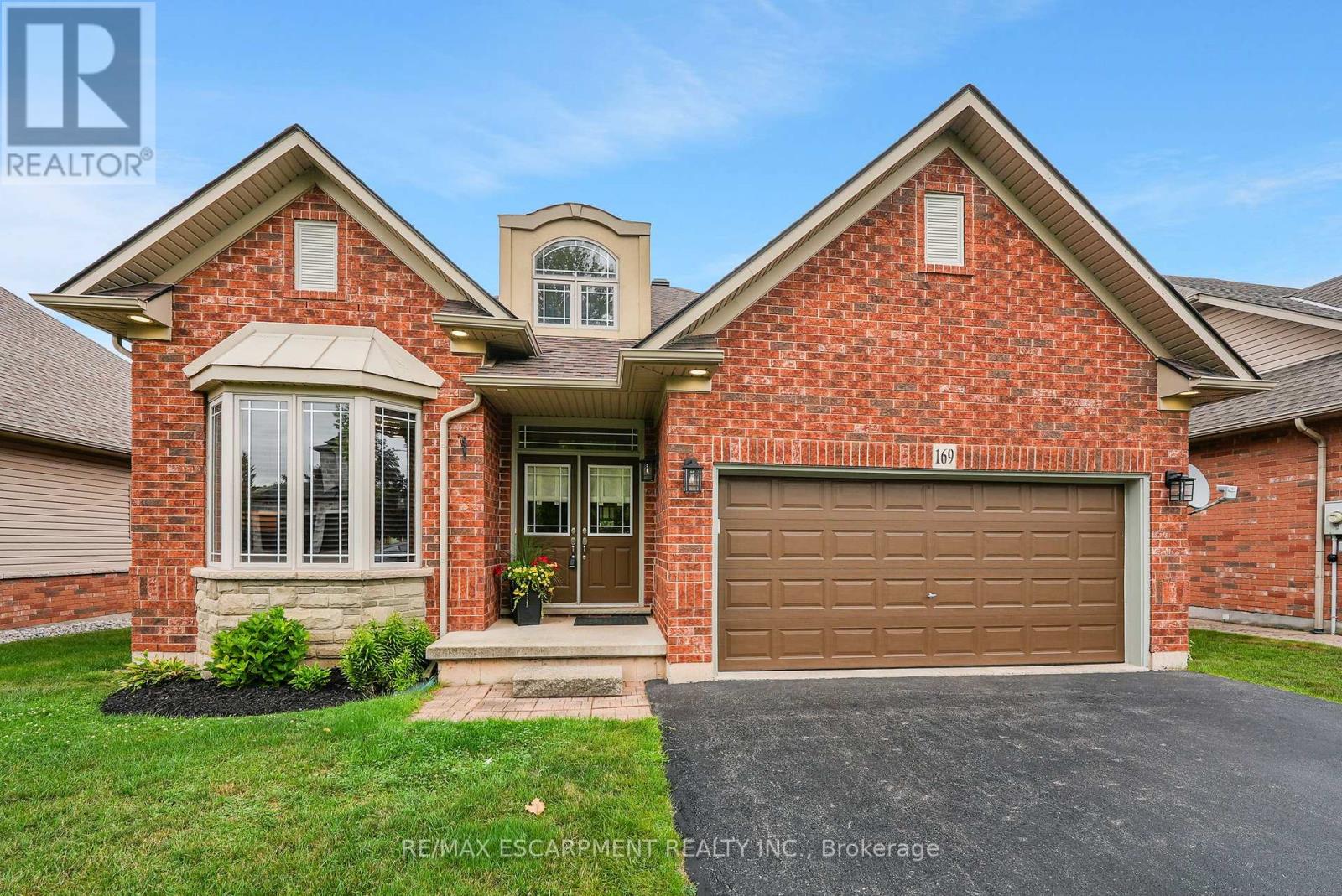 169 Central Ave, Grimsby, ON L3M 5T4