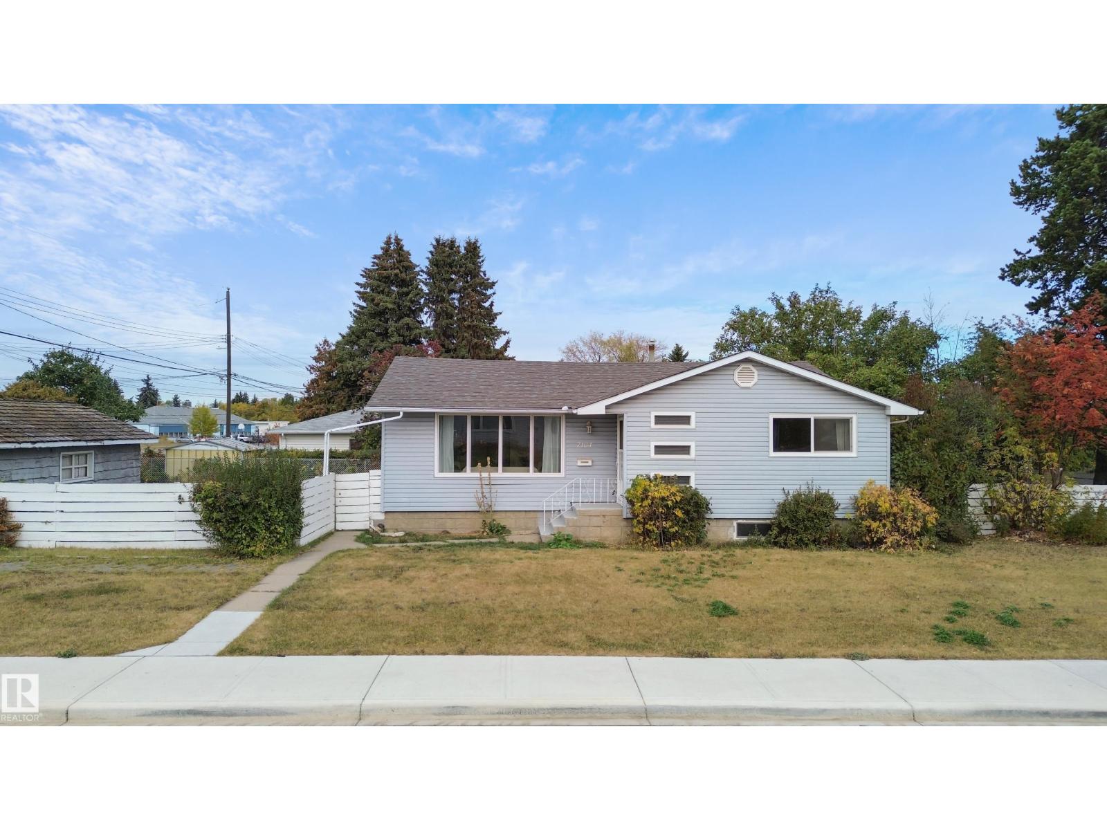 95 Av Nw Unit 7104, Edmonton, AB T6B 1B2