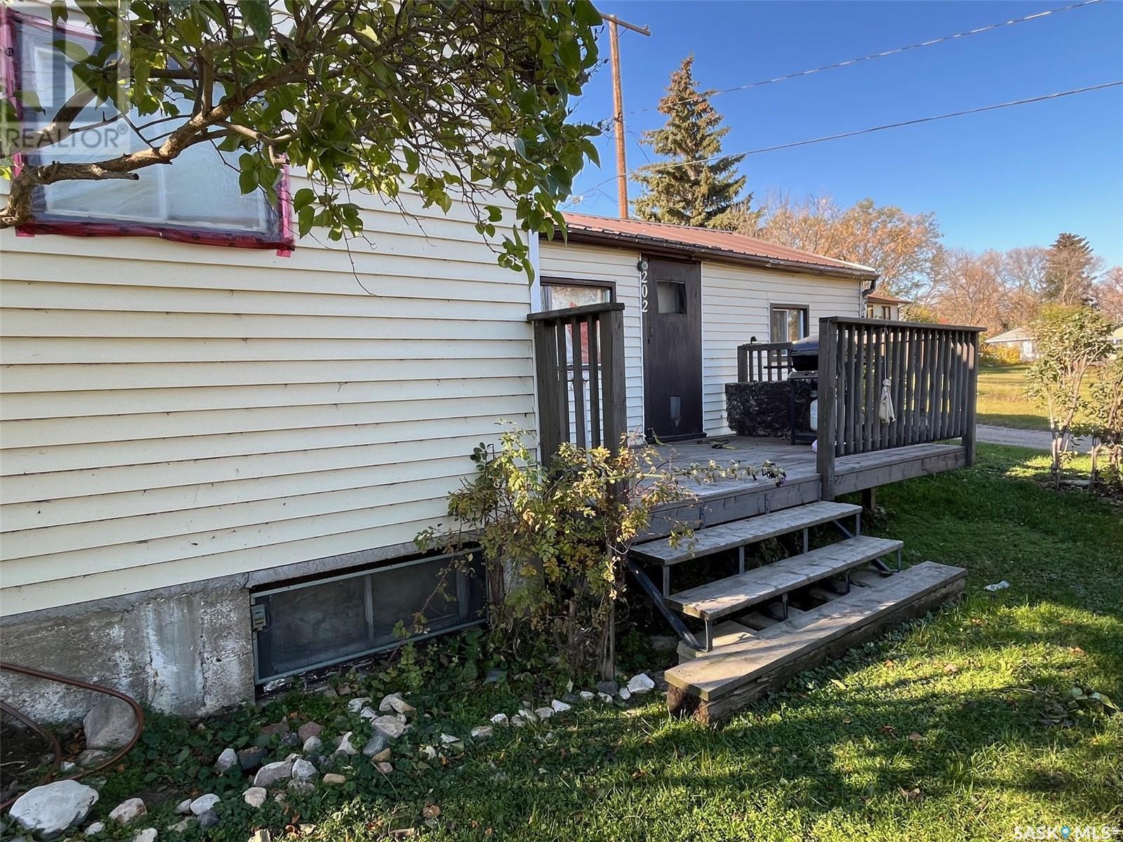 202 Third Avenue, Young, SK S0K 4Y0