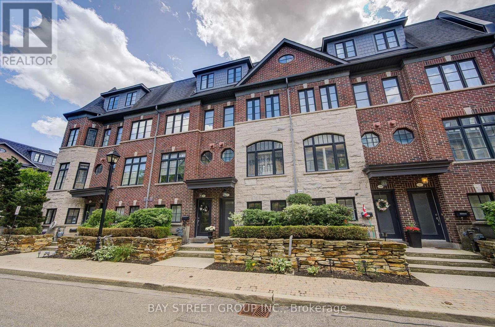 37 Lobo Mews, Toronto, ON M8Z 0B1