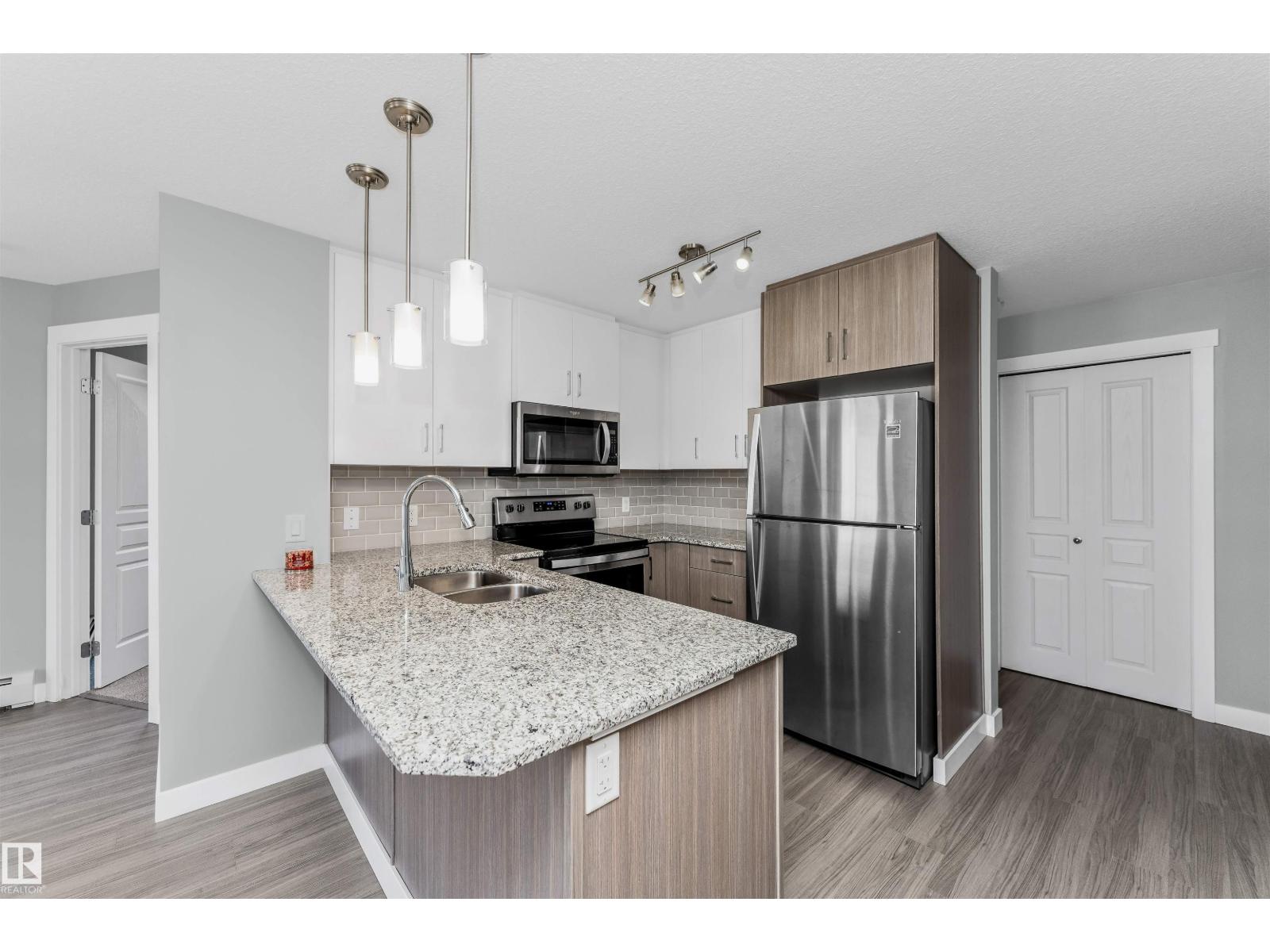 3670 139 Avenue Northwest #301, Edmonton, AB T5Y 3N5