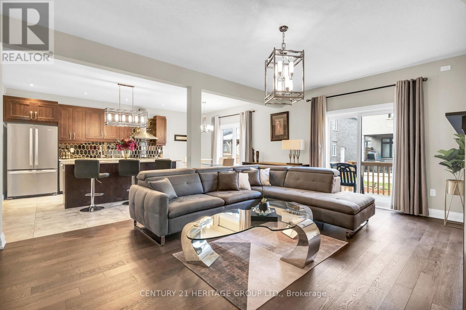 13 Mabern St, Barrie, ON L9J 0J1