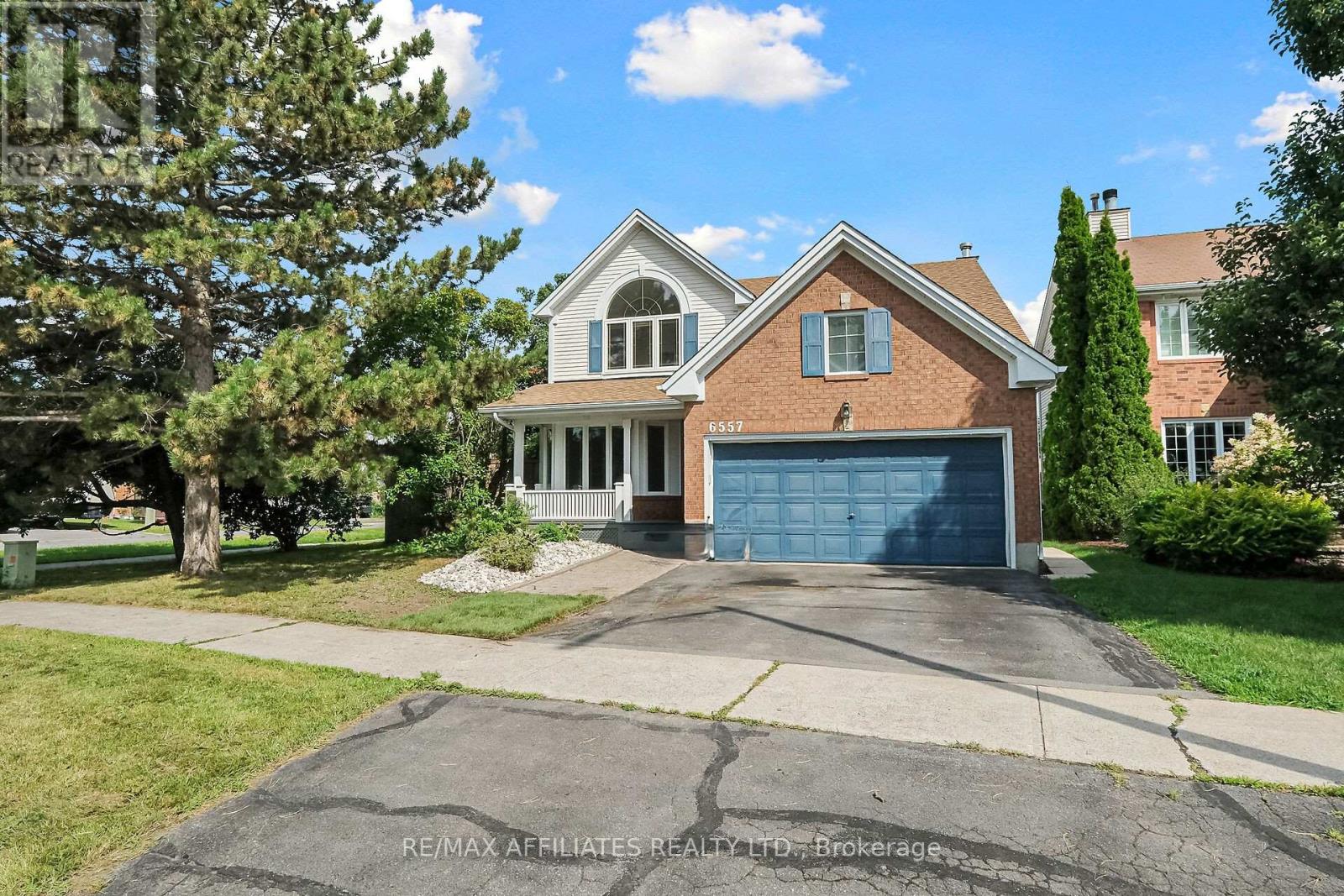 6557 Morningview St, Ottawa, ON K1C 7H1