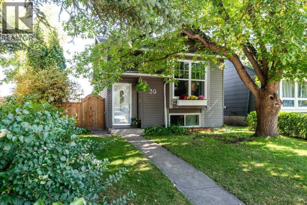 39 Shawglen Pl SW, Calgary, AB T2Y 1X9