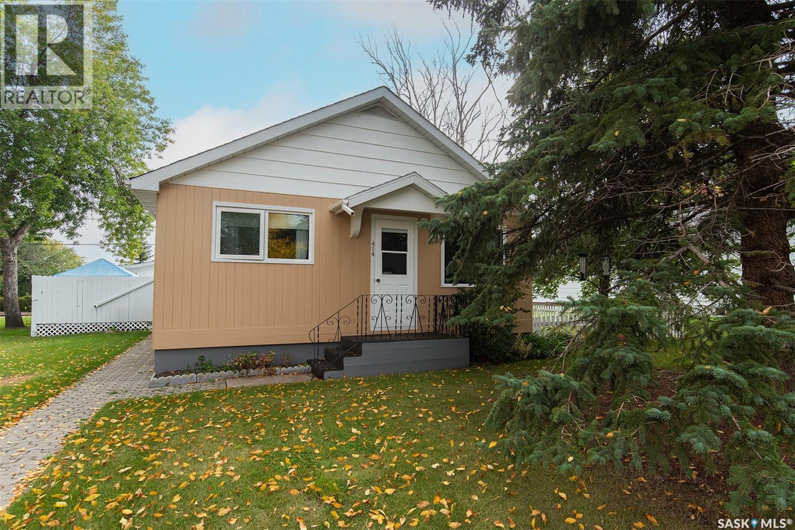 414 3rd Street East, Wynyard, SK S0A 4T0
