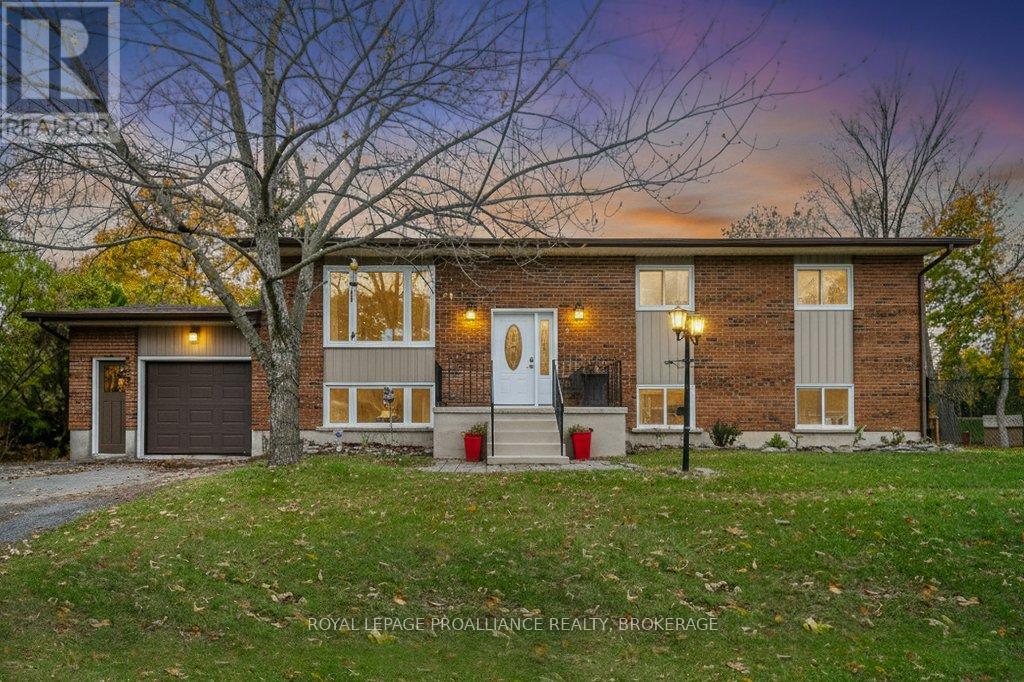 2 Potter Dr, Loyalist, ON K0H 2H0