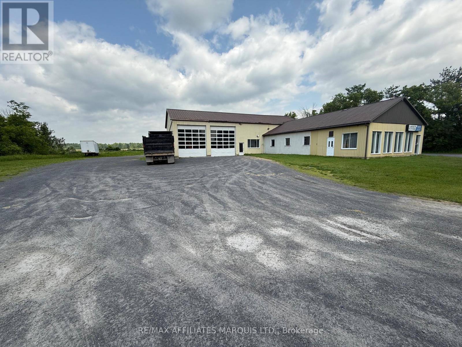 17295 Valade Rd, South Stormont, ON K0C 2A0