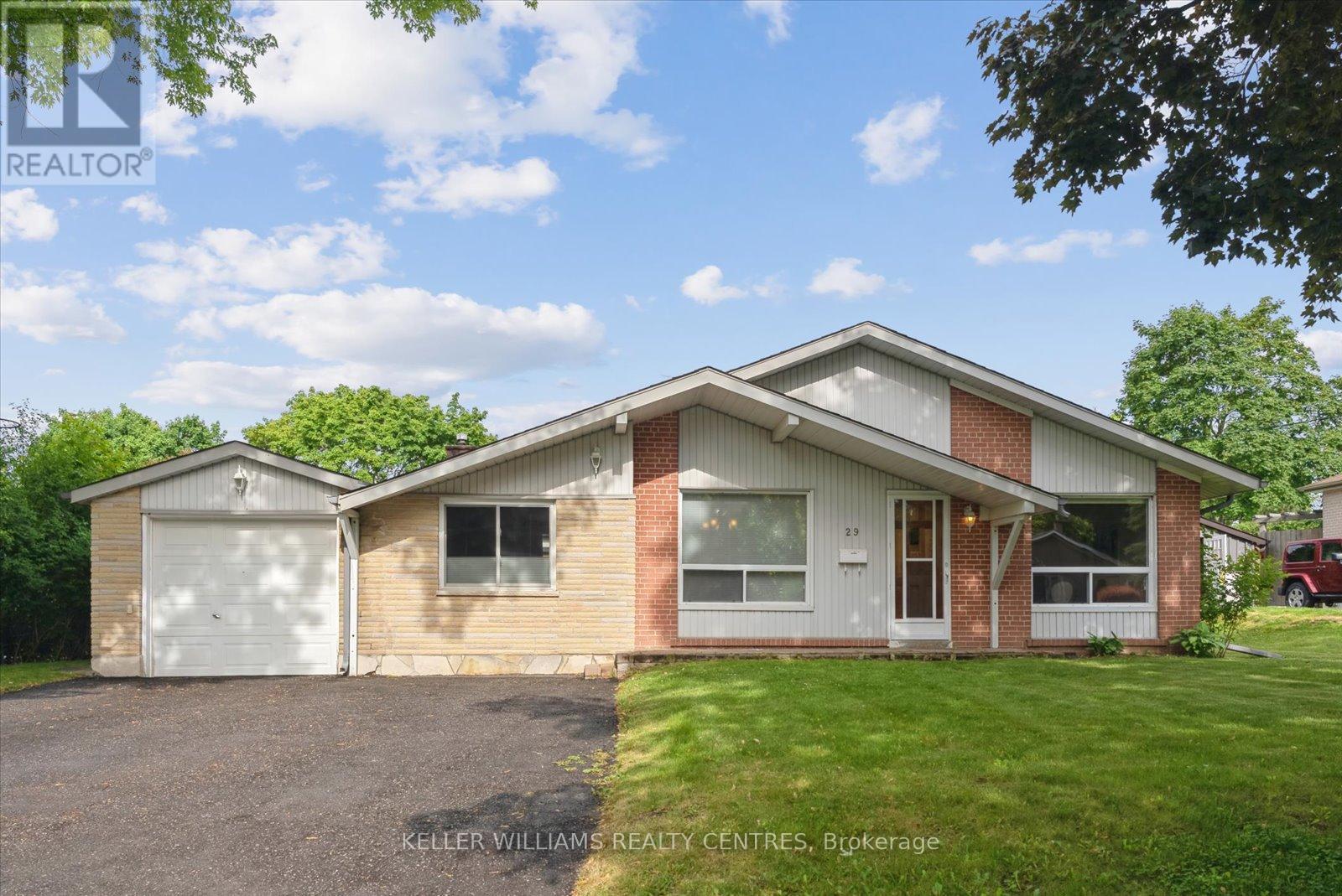 29 Seaton Dr, Aurora, ON L4G 2J9
