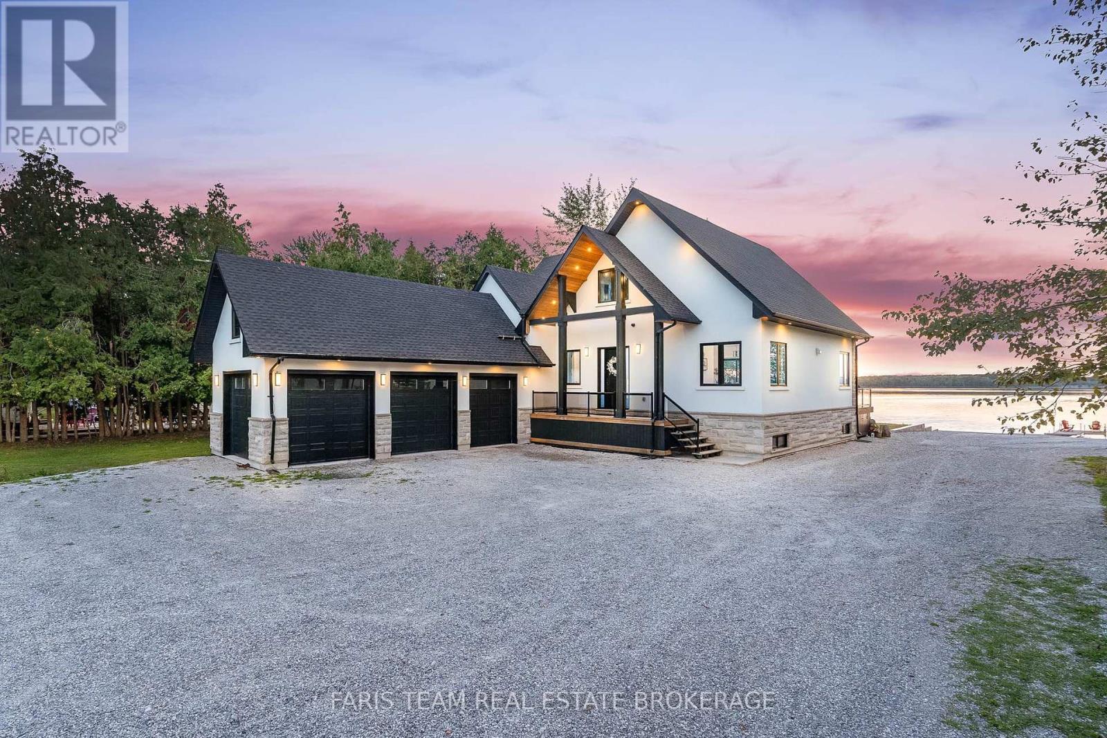 6158 Blue Bird St, Ramara, ON L3V 0K6