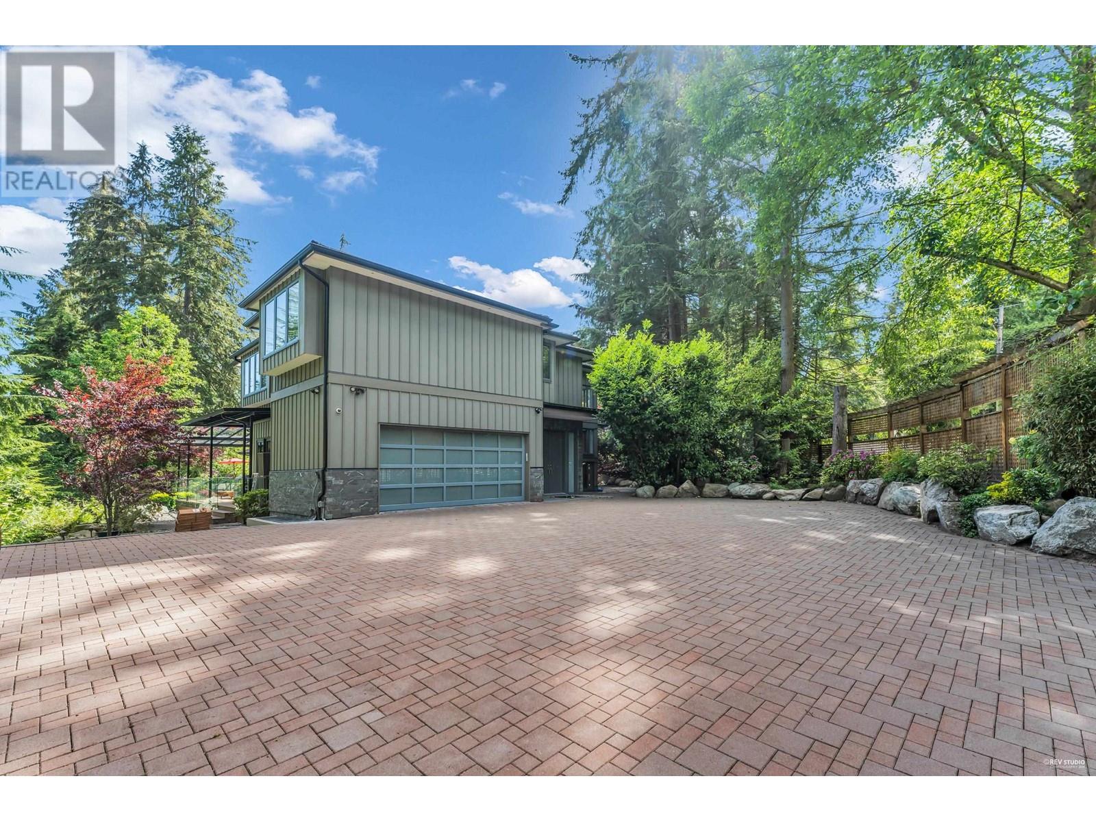 340 Southborough Dr, West Vancouver, BC V7S 1M1