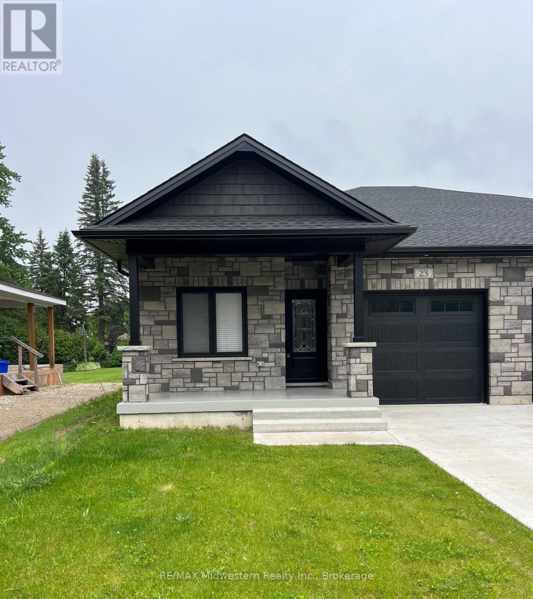 23 William St S, Minto, ON N0G 1M0