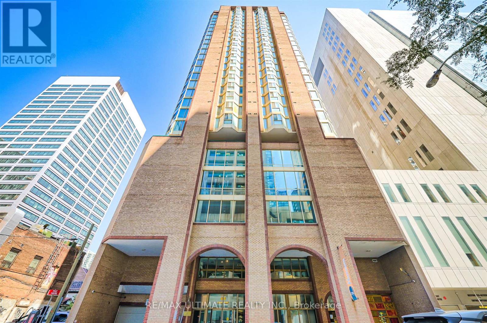 2206 55 Centre Ave, Toronto, ON M5G 2H5