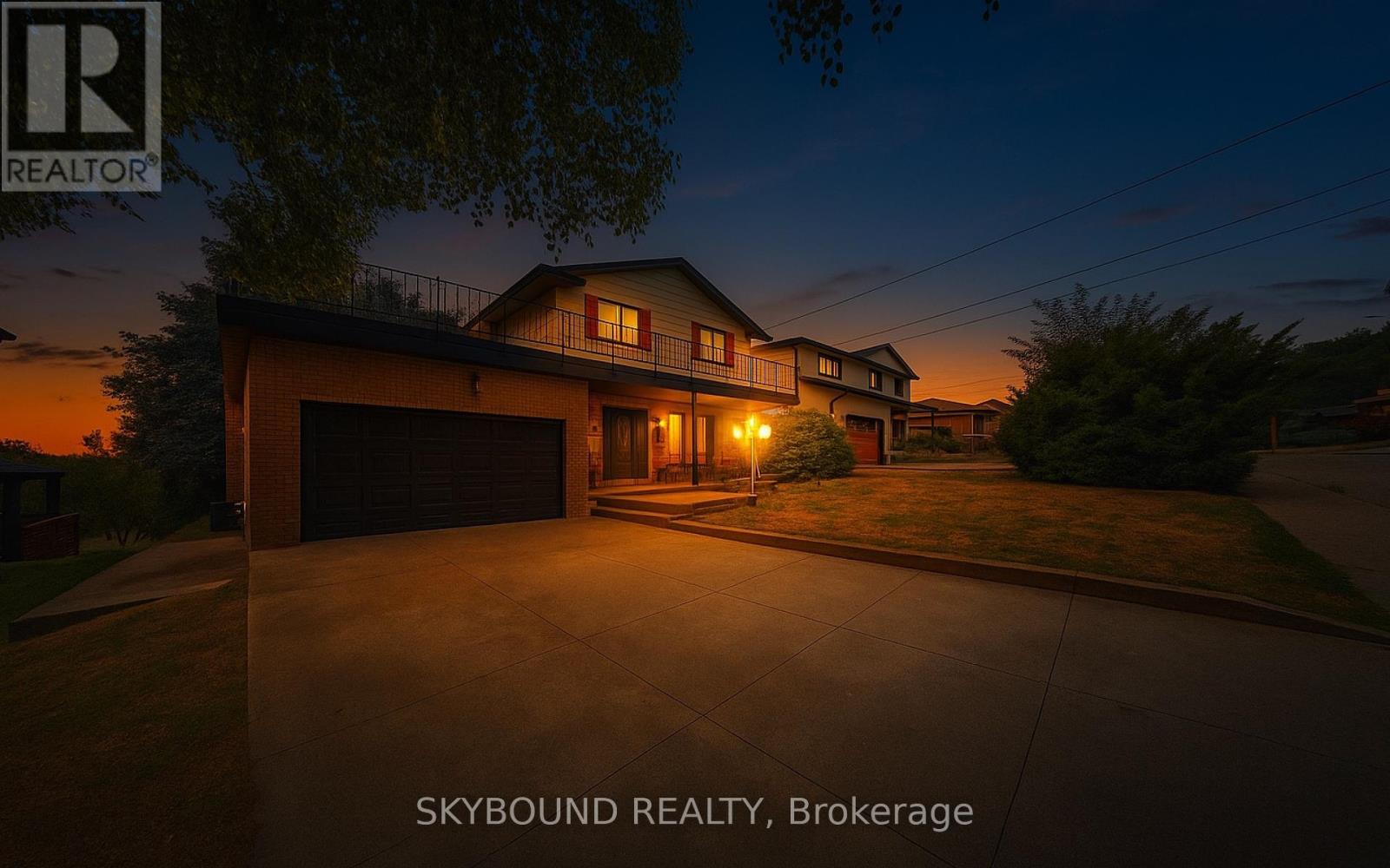 23 Hildegard Dr, Hamilton, ON L8K 5S1