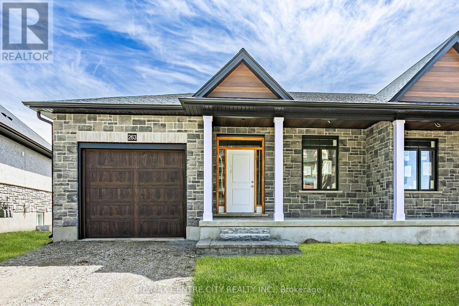 263 S Carriage Rd, London, ON N6G 0W4