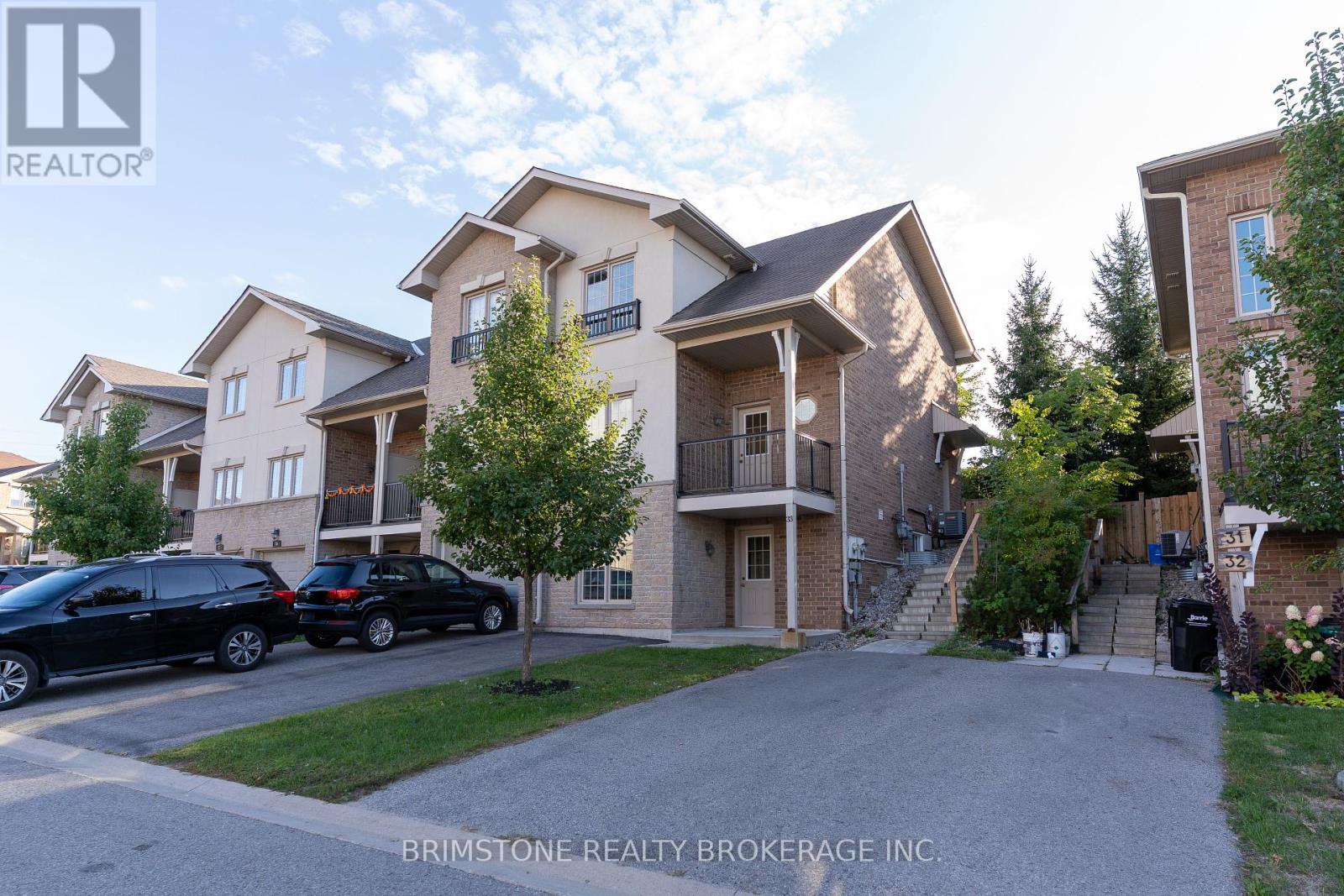 175 Stanley St 33 34 St, Barrie, ON L4M 0G2