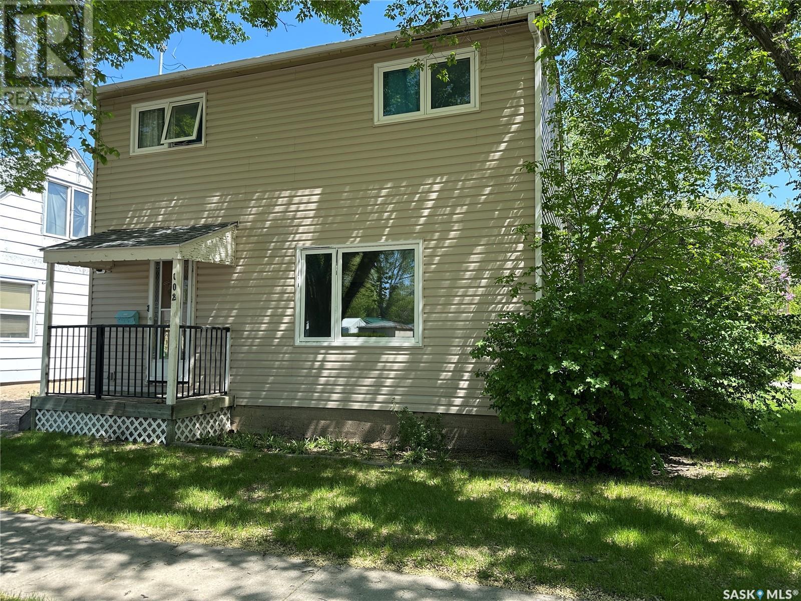 9th Street NE Unit 102, Weyburn, SK S4H 1E7