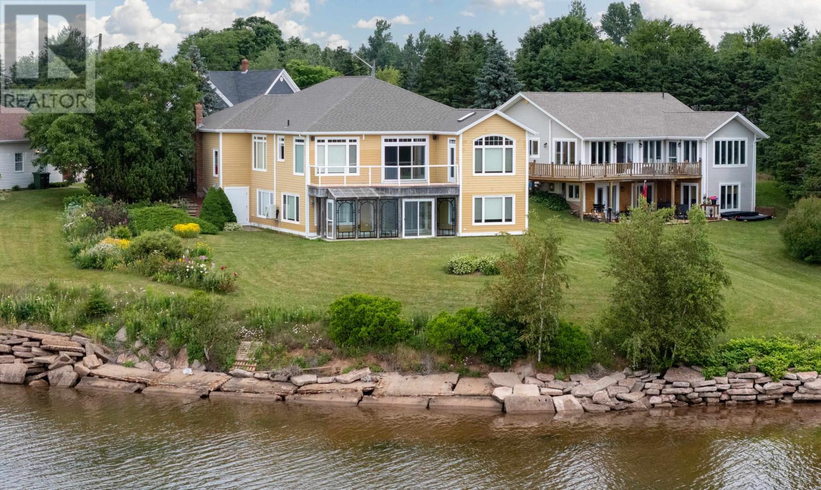 5 Chelsea Ln, Stratford, PE C1B 0J1