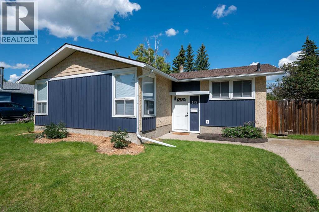 19 Sherwood Cres, Red Deer, AB T4N 0A4