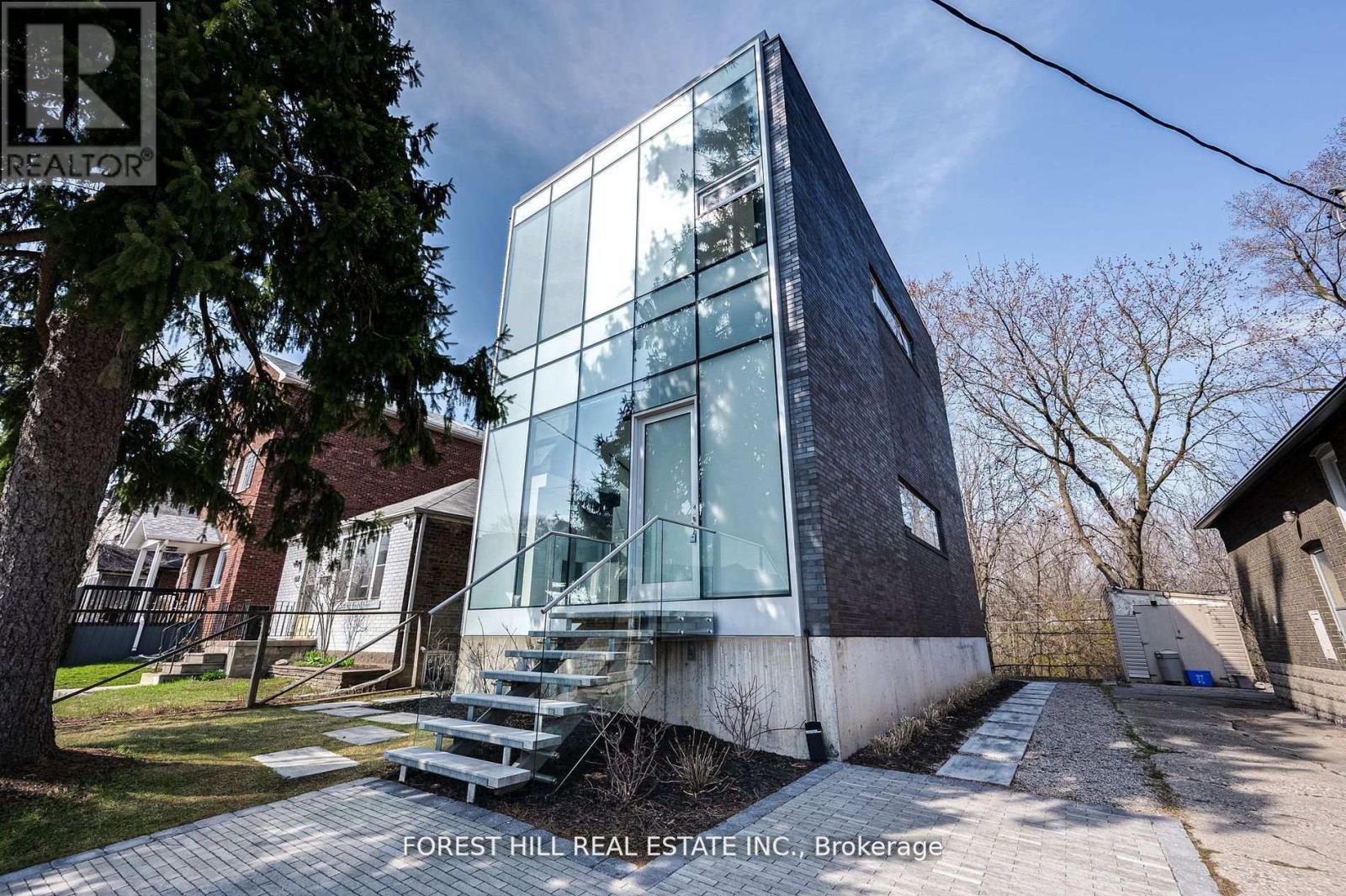 561 Arlington Ave, Toronto, ON M6C 3A6