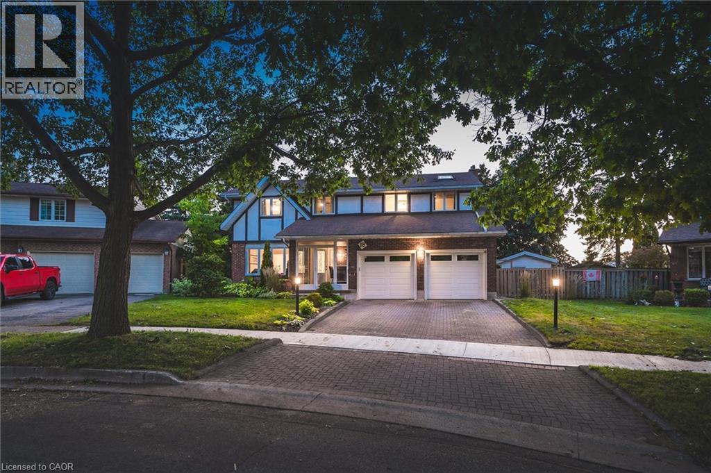 18 Westchester Pl, Kitchener, ON N2B 3M6