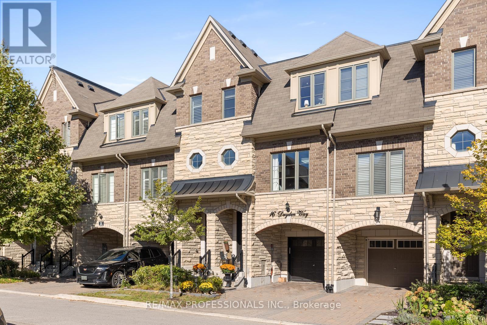 16 Dryden Way, Toronto, ON M9R 0B2