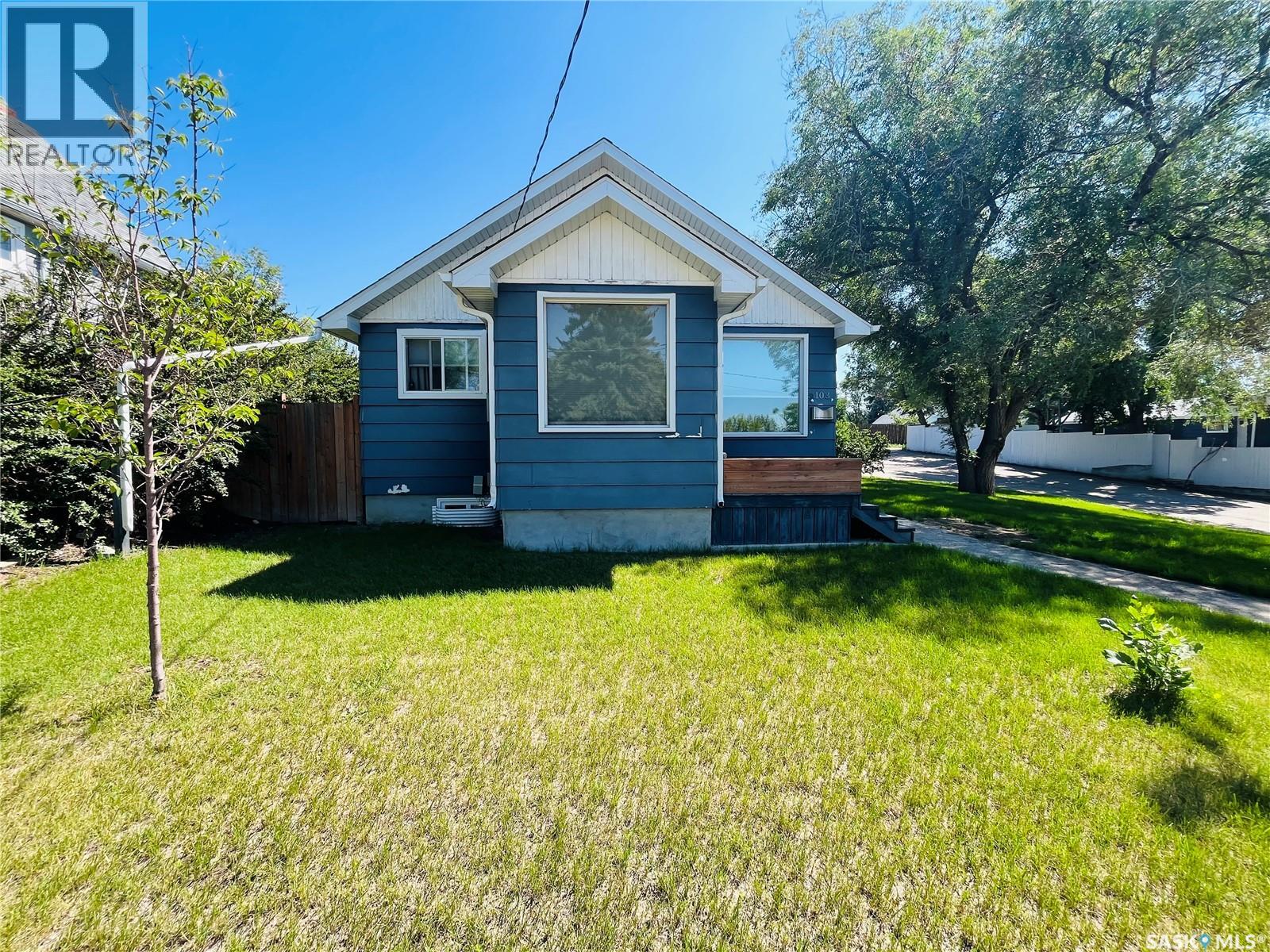 103 6 Avenue Northeast, Swift Current, SK S9H 2L9