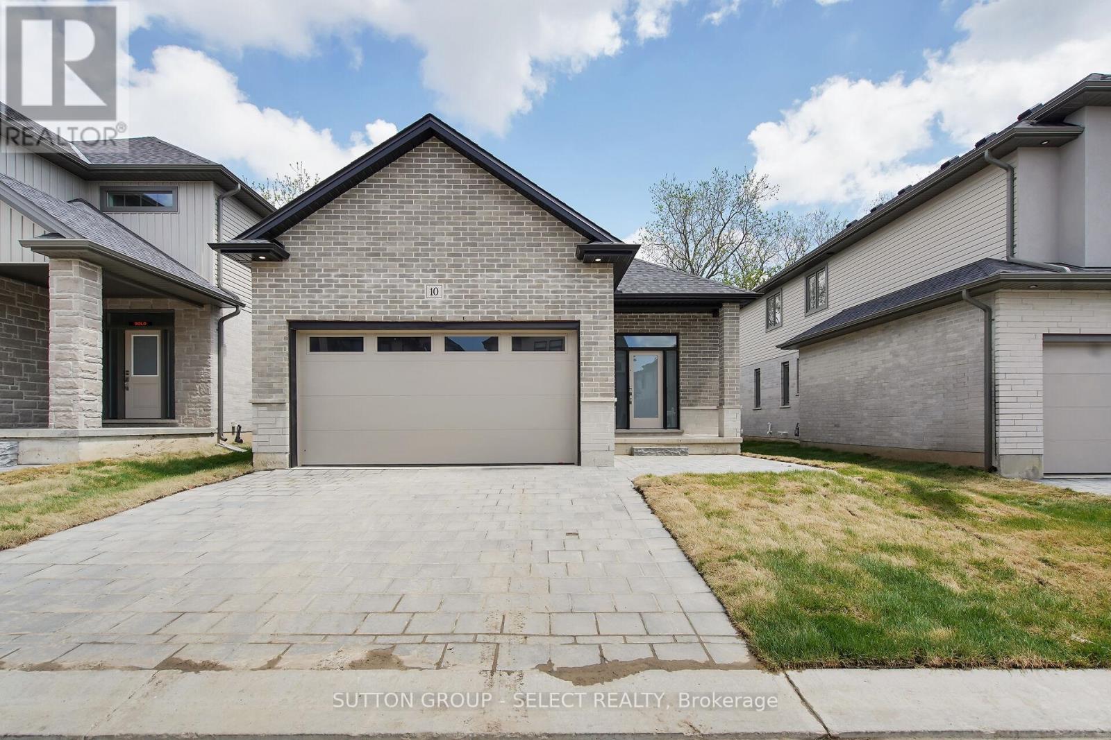 10 7966 Fallon Dr, Lucan Biddulph, ON N0M 1V0