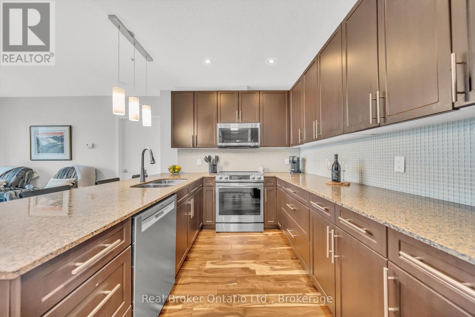 214 188 King St S, Waterloo, ON N2J 0C6