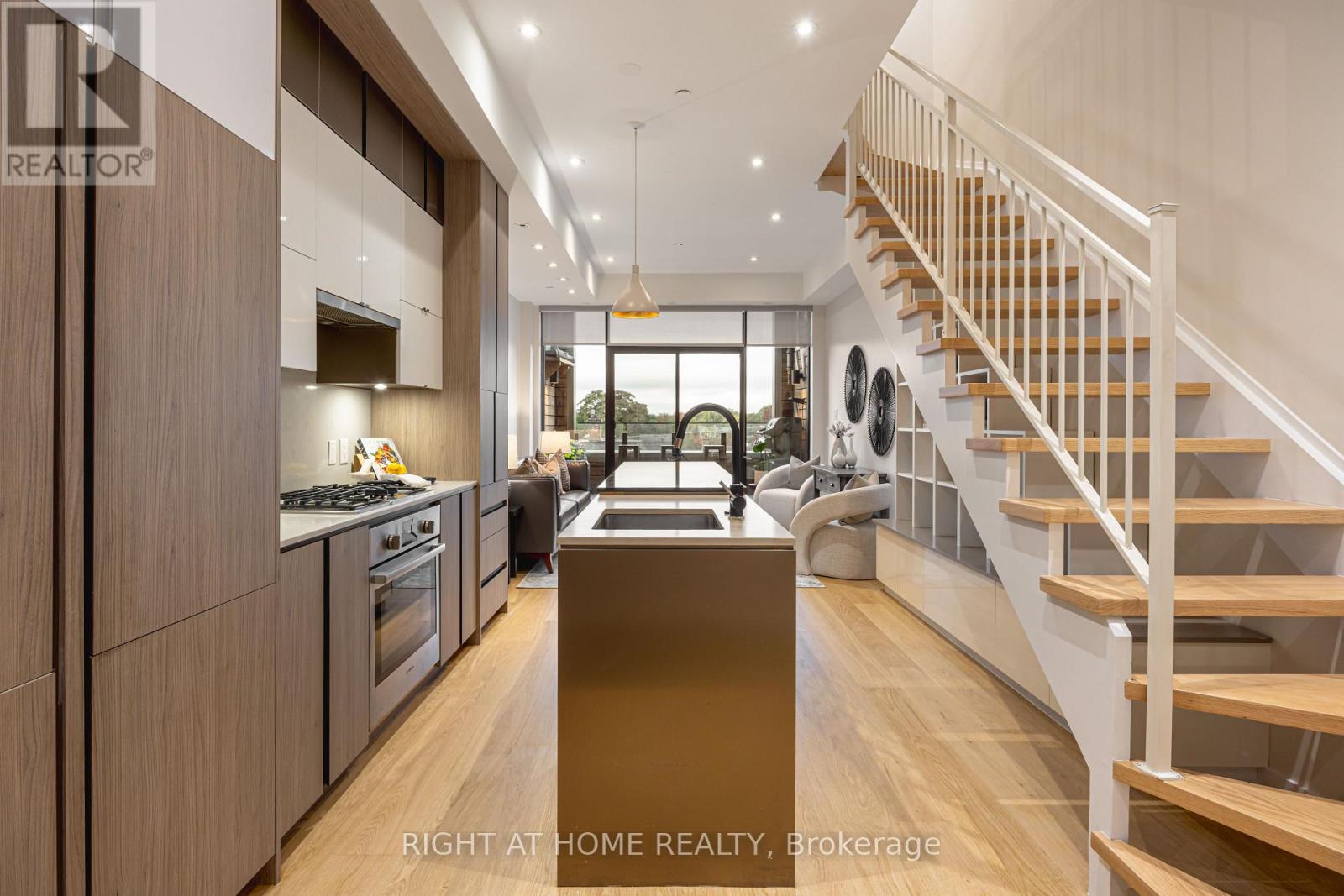 1 455 Dovercourt Rd, Toronto, ON M6H 2W3