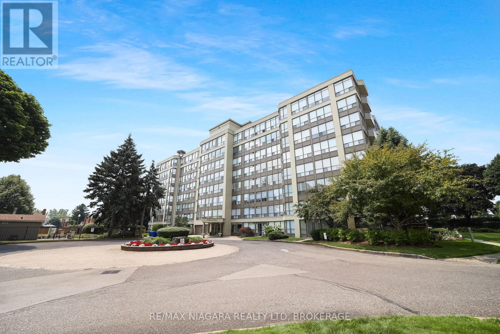 303 5100 Dorchester Rd, Niagara Falls, ON L2E 7H4