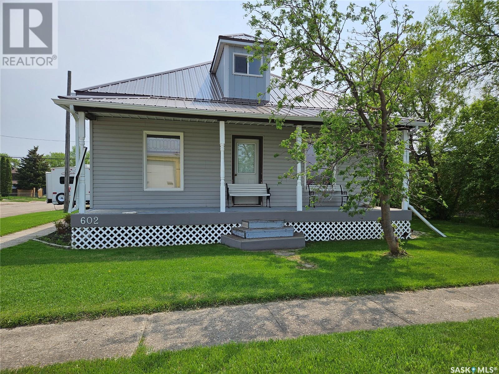 602 Railway Ave, Bienfait, SK S0C 0M0