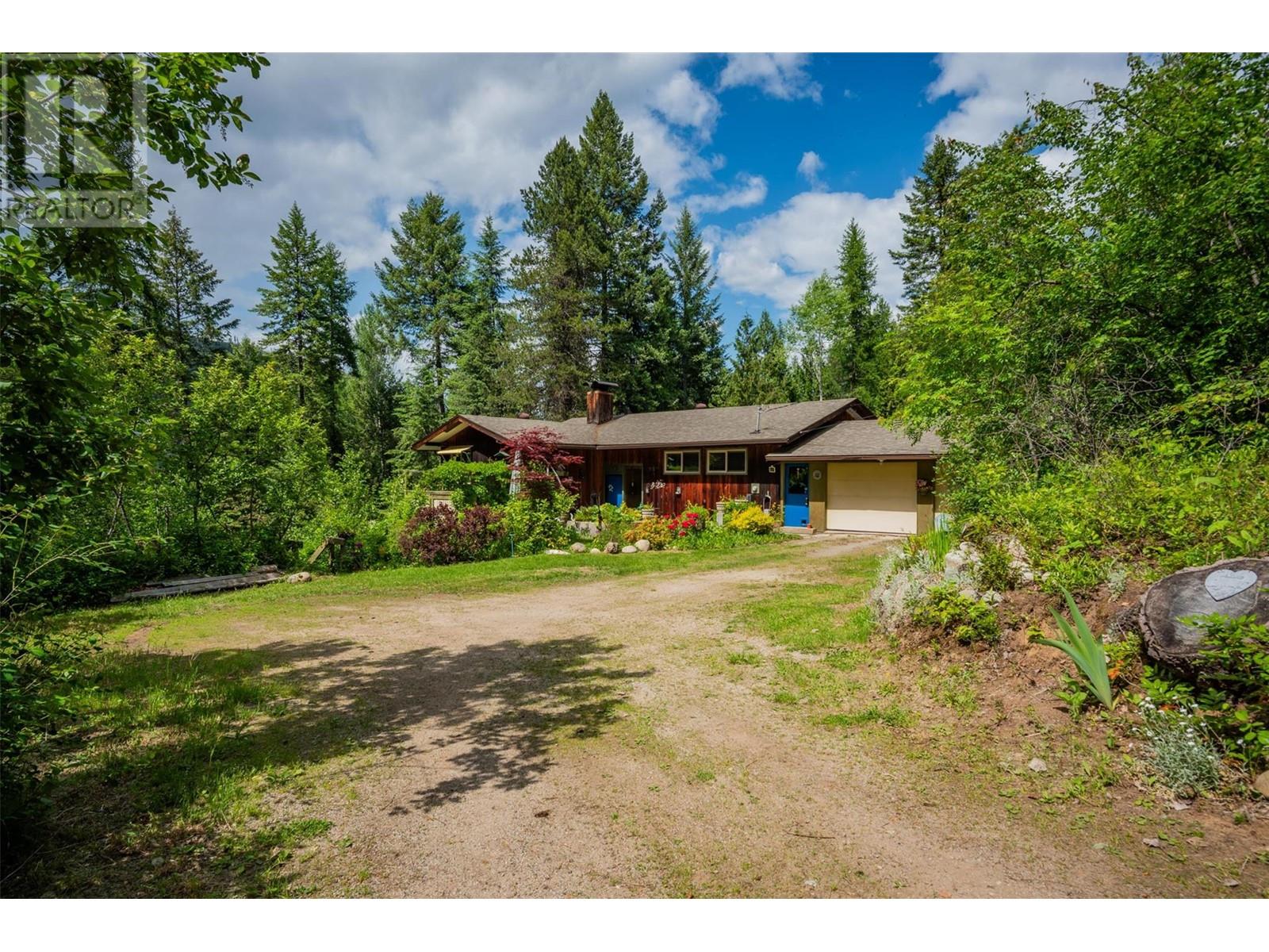 2083 Green Rd, Fruitvale, BC V0G 1L1