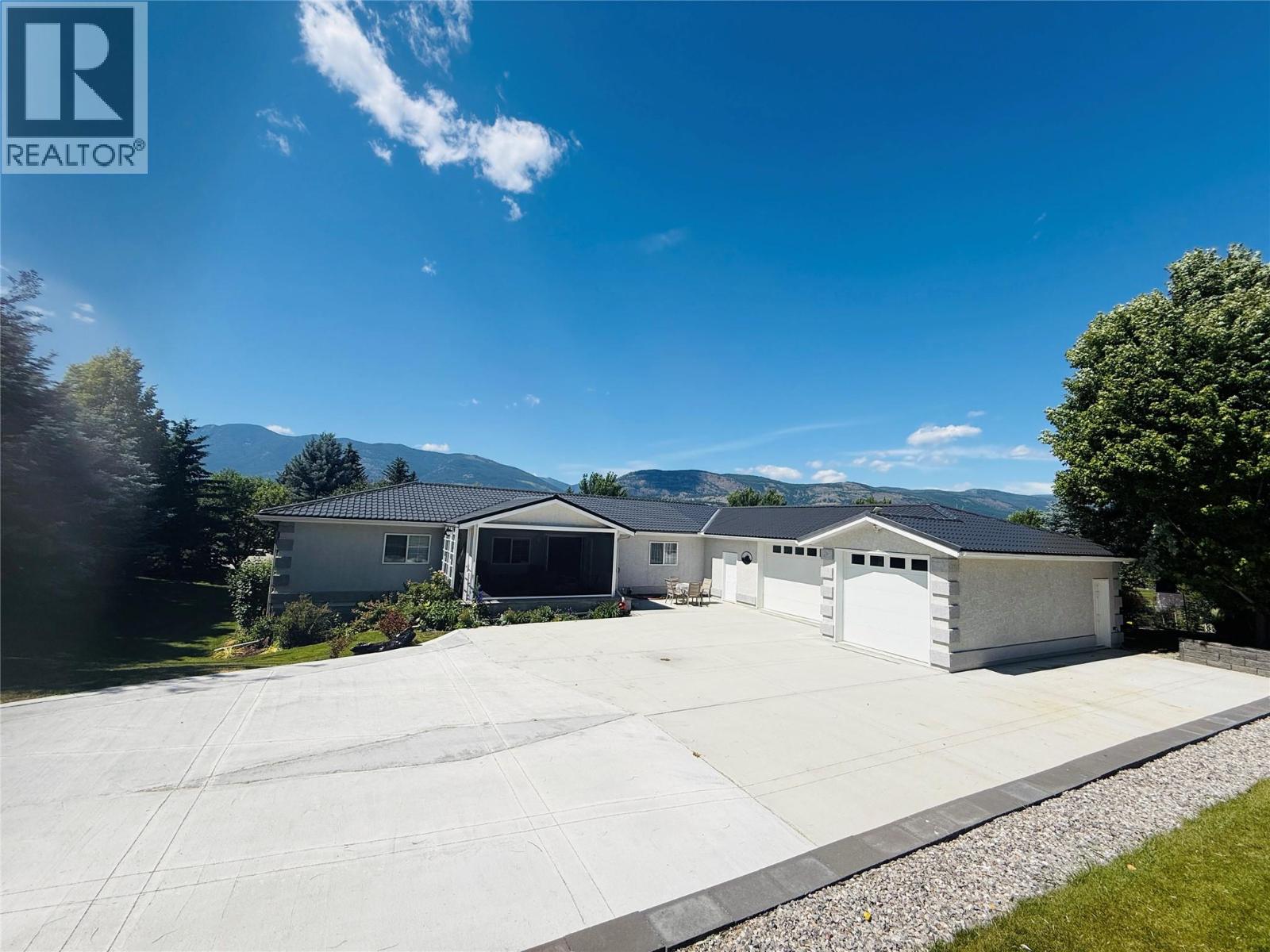 4891 Glen Eagle Dr, Fairmont Hot Springs, BC V0B 1B0