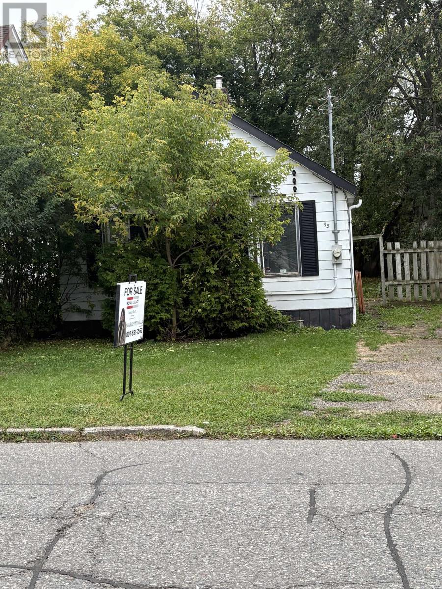 95 Empress Ave S, Thunder Bay, ON P7B 4N4
