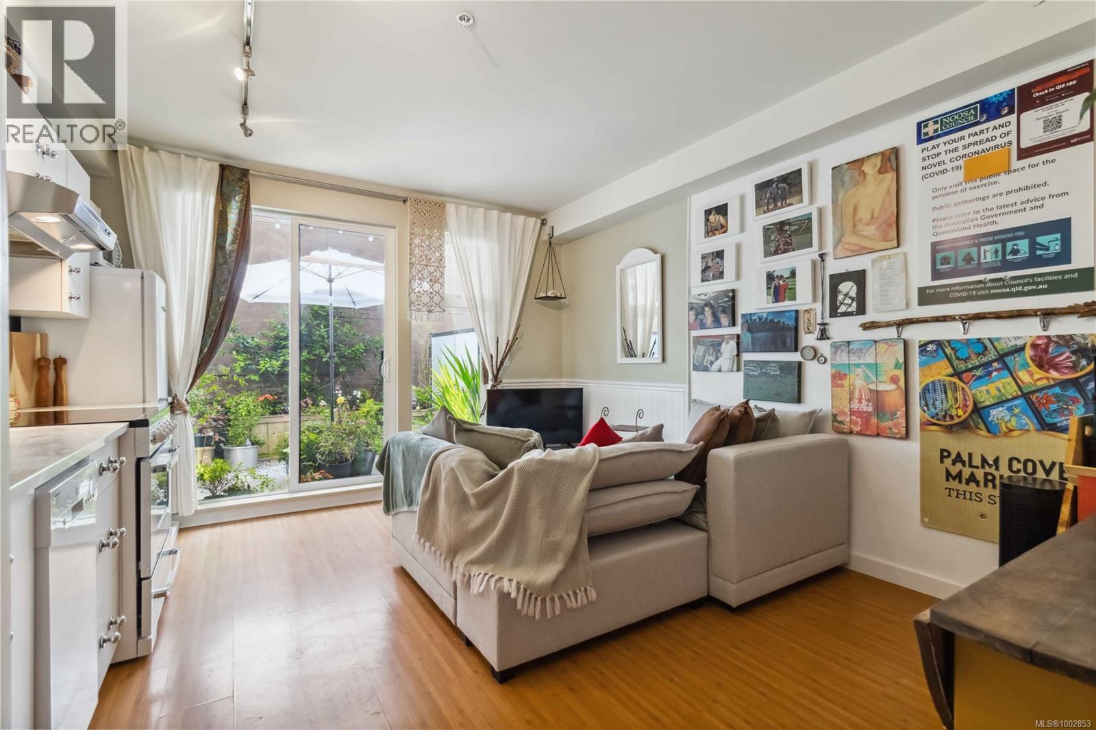 1007 Johnson St Unit 103 St, Victoria, BC V8V 3N6