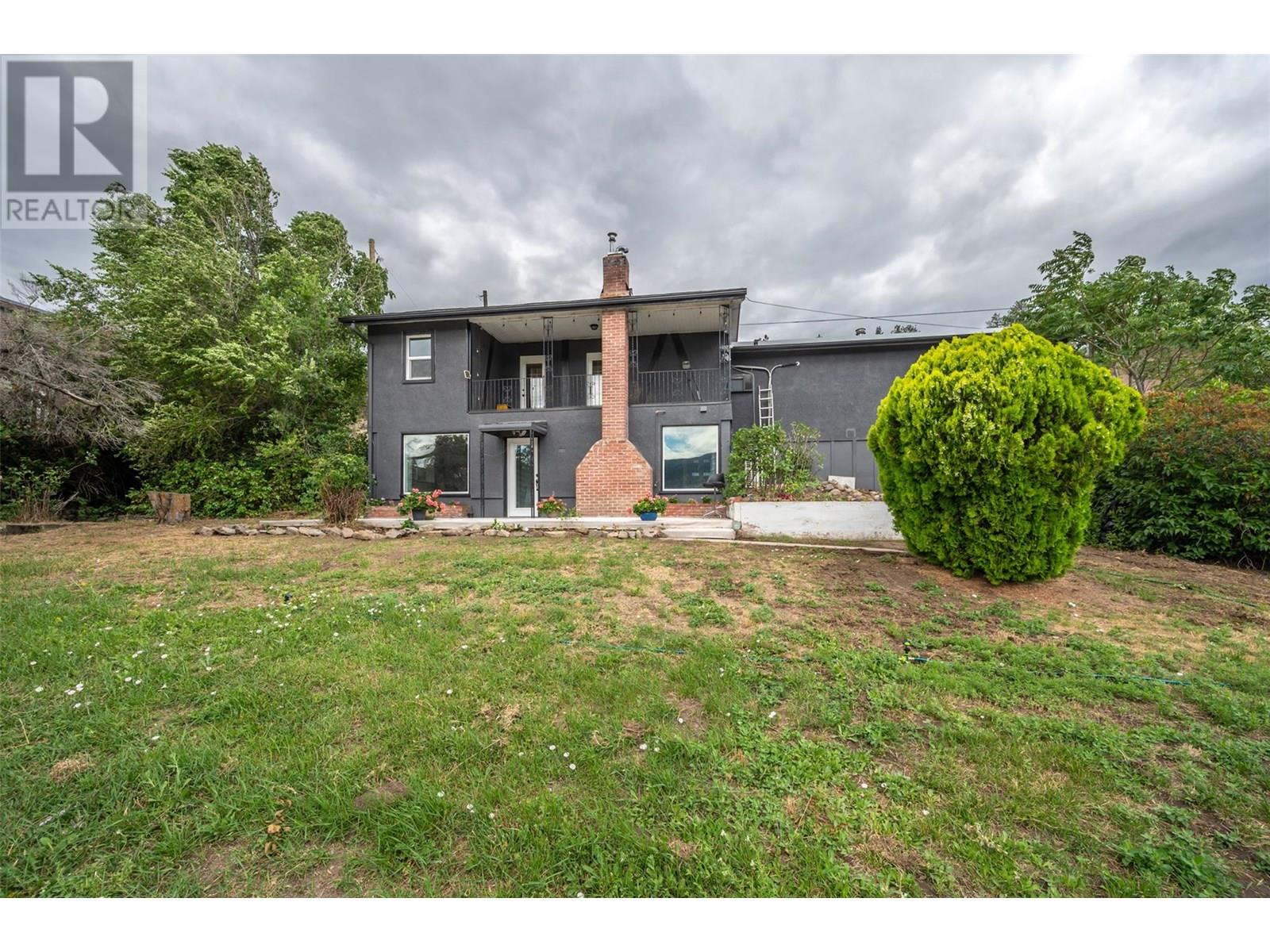 100 Larch Ave, Kaleden, BC V0H 1K0